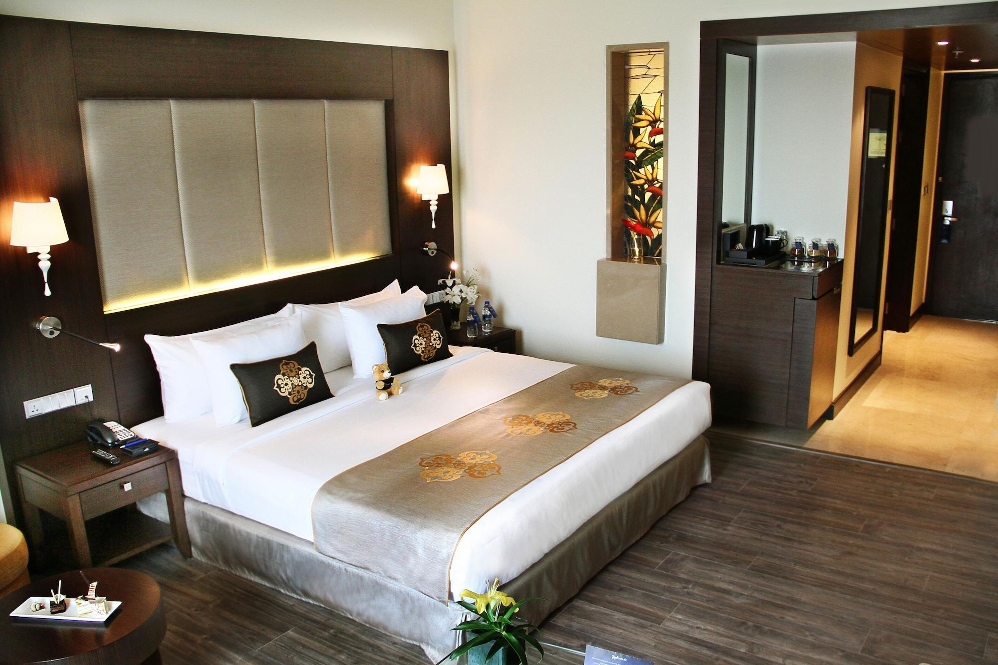 Radisson Blu Plaza Hotel Мисор Екстериор снимка A room at the hotel